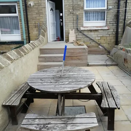 In House - 44 Balfour Street Bd4 7jt East Bowling West Yorkshire England K Pensión