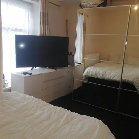 In House - 44 Balfour Street Bd4 7jt East Bowling West Yorkshire England K Bradford (West Yorkshire)