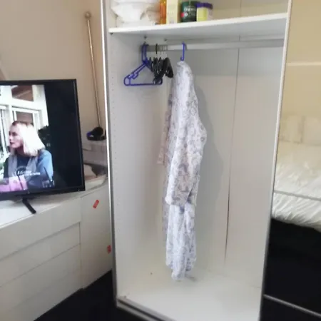 Charming To Rent With Shared Facilities *