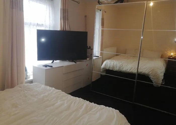 Charming To Rent With Shared Facilities בראדפורד