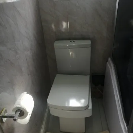 Charming To Rent With Shared Facilities * Bradford (West Yorkshire)