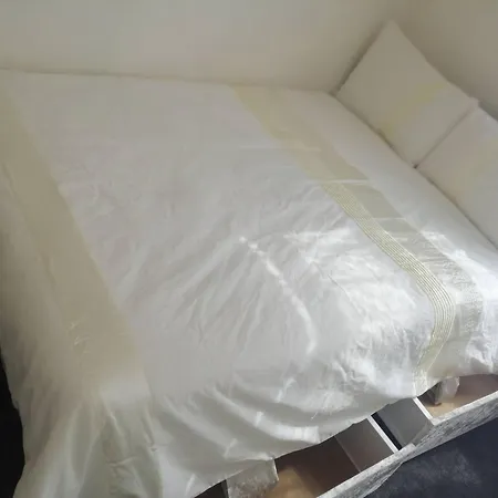 Charming To Rent With Shared Facilities