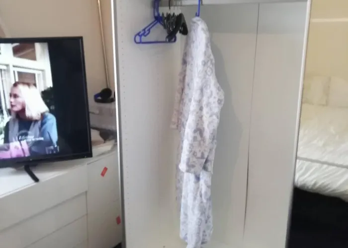 Charming To Rent With Shared Facilities *